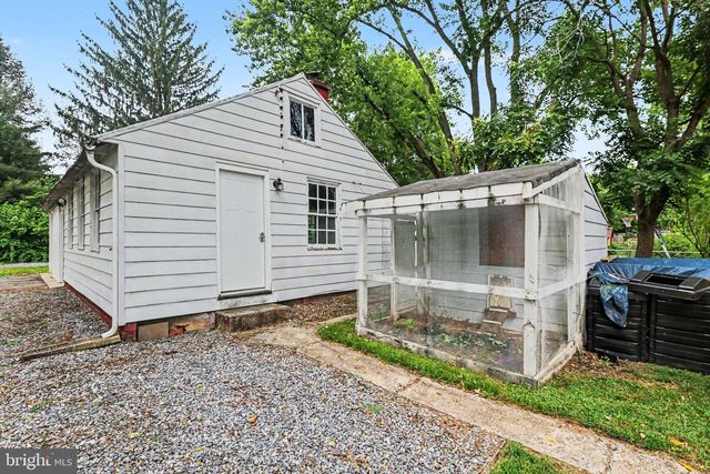 37 HIGH ST, Boiling Springs, PA 17007