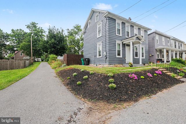 37 HIGH ST, Boiling Springs, PA 17007