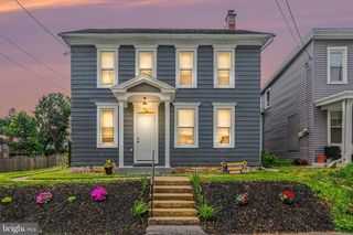 37 HIGH ST, Boiling Springs, PA 17007