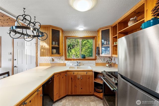 61 E Twanoh Tides Drive, Belfair, WA 98528