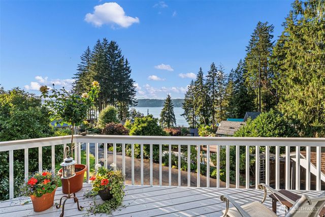 61 E Twanoh Tides Drive, Belfair, WA 98528