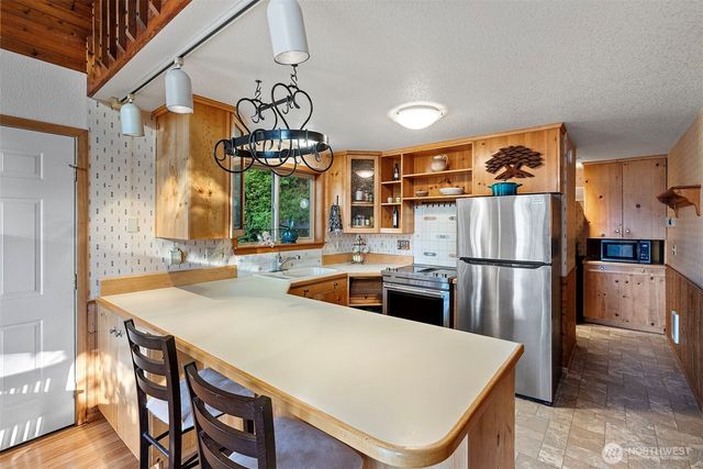 61 E Twanoh Tides Drive, Belfair, WA 98528