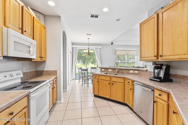 8812 BRIGHTON HILL Circle E, Jacksonville, FL 32256