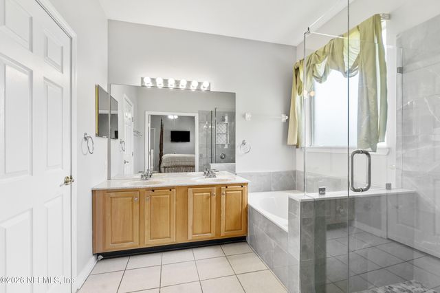 8812 BRIGHTON HILL Circle E, Jacksonville, FL 32256
