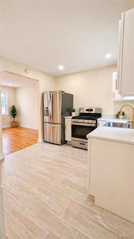 6613 Kahns, Northwoods, MO 63121