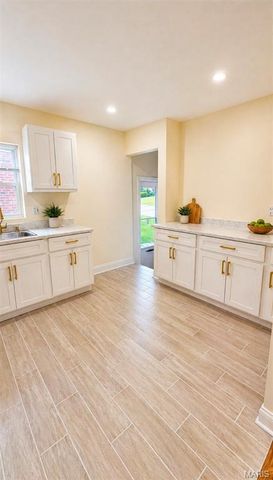 6613 Kahns, Northwoods, MO 63121