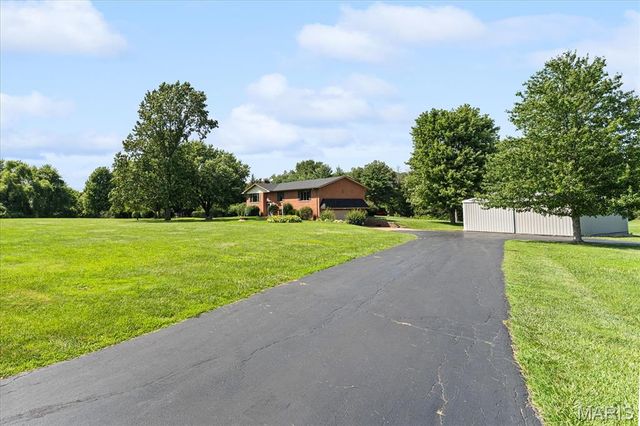 13 Timber Oak Drive, O'fallon, IL 62269
