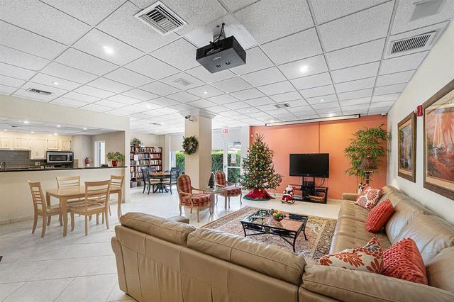 800 SE 20th Avenue 407, Deerfield Beach, FL 33441