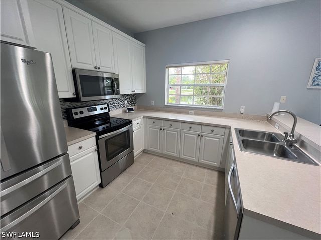 3264 Amanda LN 4, Naples, FL 34109