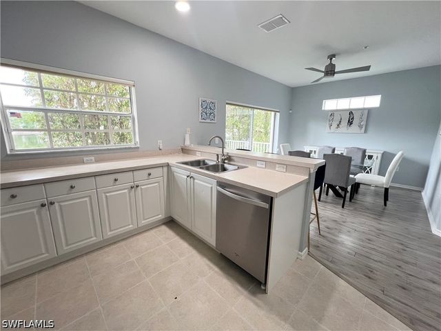 3264 Amanda LN 4, Naples, FL 34109