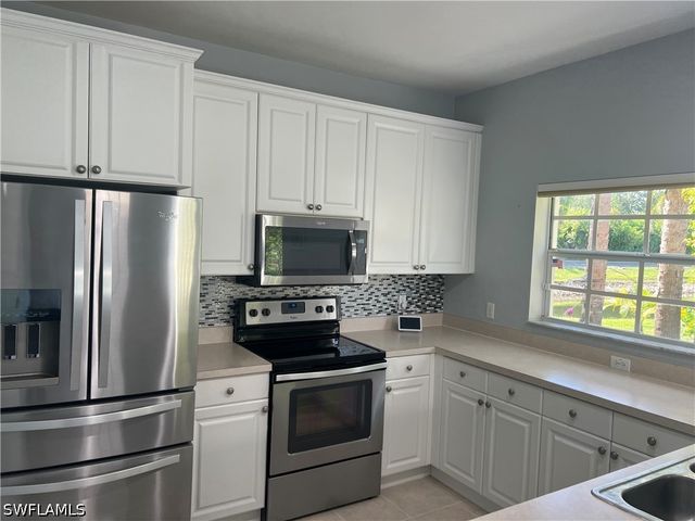 3264 Amanda LN 4, Naples, FL 34109