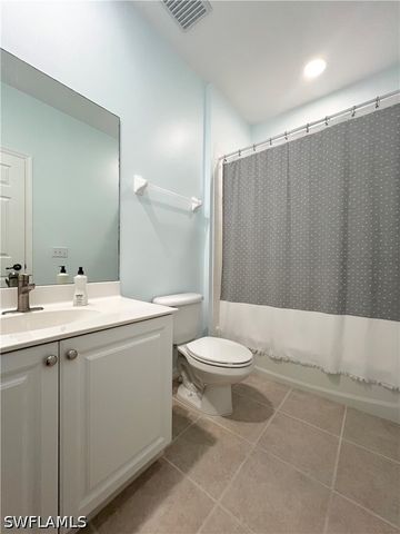 3264 Amanda LN 4, Naples, FL 34109