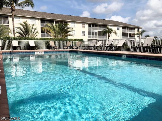 3264 Amanda LN 4, Naples, FL 34109