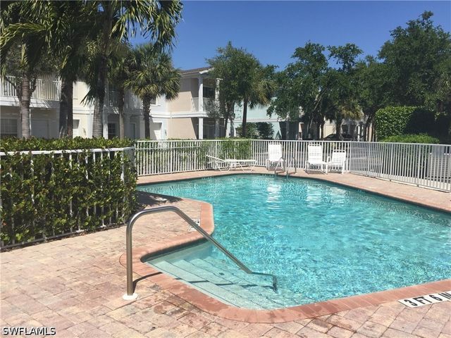3264 Amanda LN 4, Naples, FL 34109
