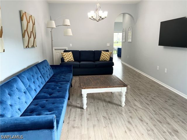 3264 Amanda LN 4, Naples, FL 34109