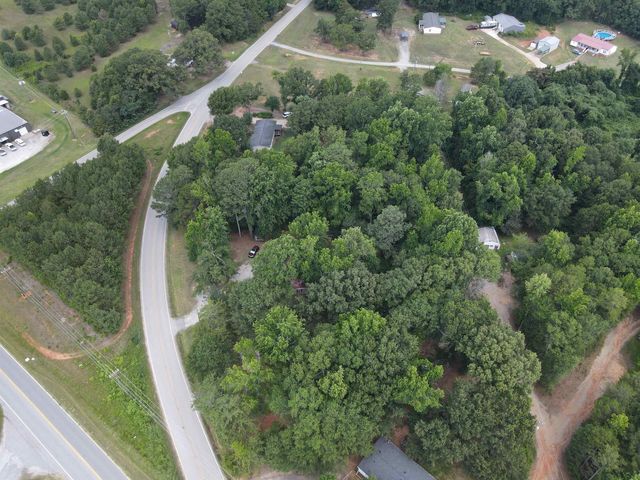 2181 E Georgia Road, Woodruff, SC 29388