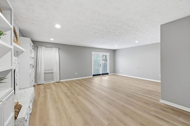 1120 Wood Ridge Road, Lexington, KY 40514