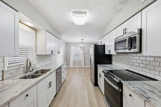 1120 Wood Ridge Road, Lexington, KY 40514