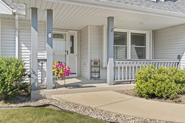1030 E Sommers DRIVE, Oak Creek, WI 53154