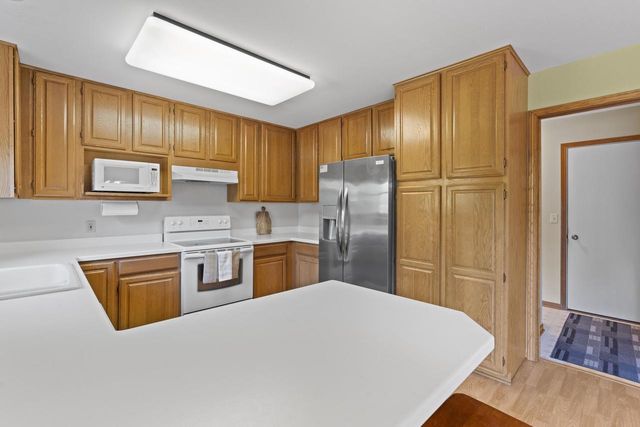 1030 E Sommers DRIVE, Oak Creek, WI 53154