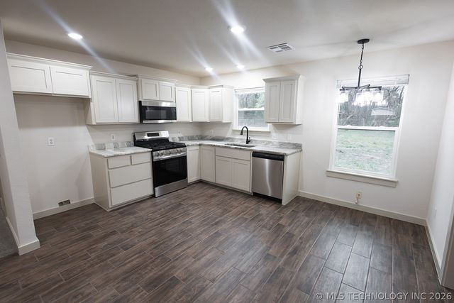 702 SE 10th Street, Wagoner, OK 74467