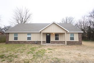 702 SE 10th Street, Wagoner, OK 74467