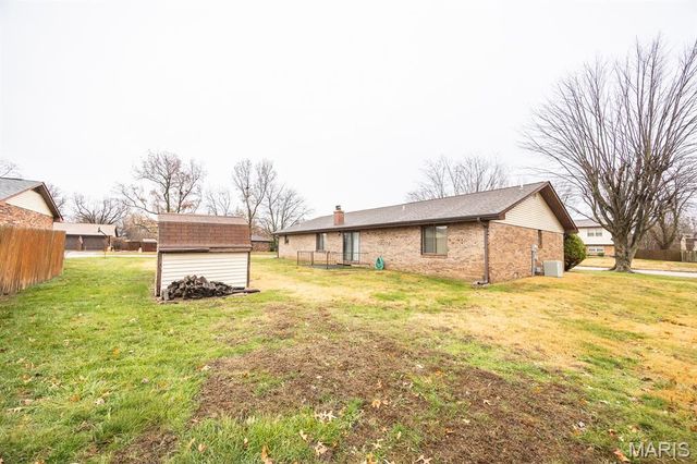 237 Beau Gon Drive, Belleville, IL 62226