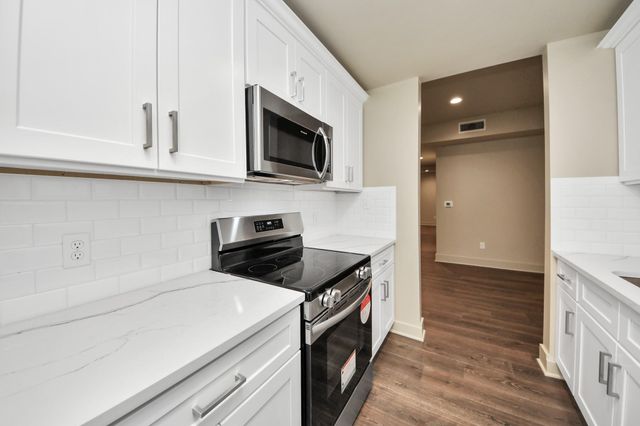 2829 Timmons Lane 201, Houston, TX 77027