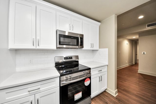 2829 Timmons Lane 201, Houston, TX 77027