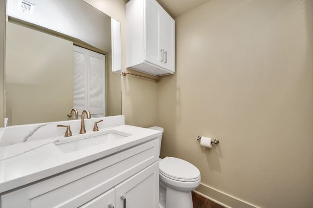 2829 Timmons Lane 201, Houston, TX 77027