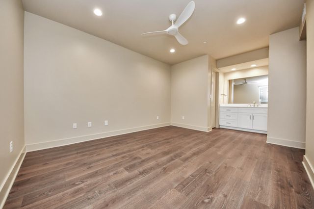 2829 Timmons Lane 201, Houston, TX 77027