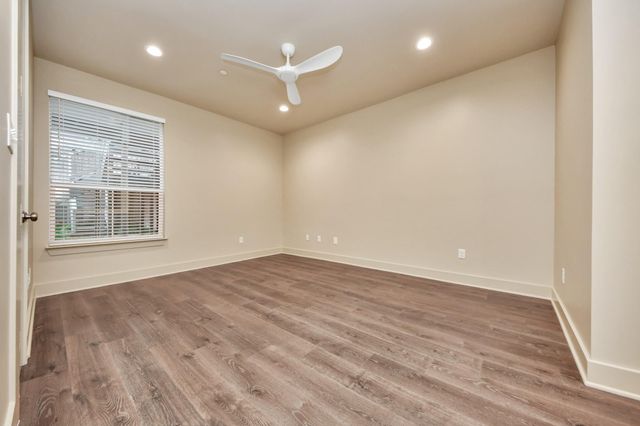 2829 Timmons Lane 201, Houston, TX 77027