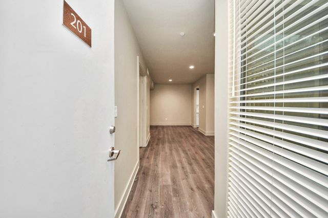 2829 Timmons Lane 201, Houston, TX 77027