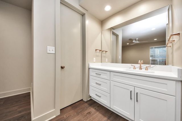 2829 Timmons Lane 201, Houston, TX 77027