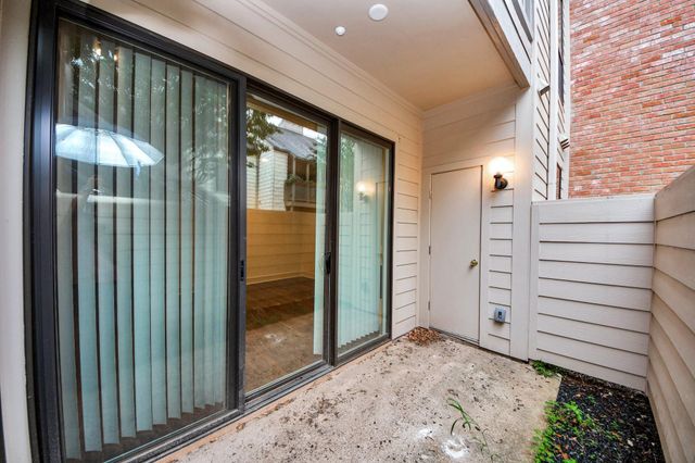 2829 Timmons Lane 201, Houston, TX 77027