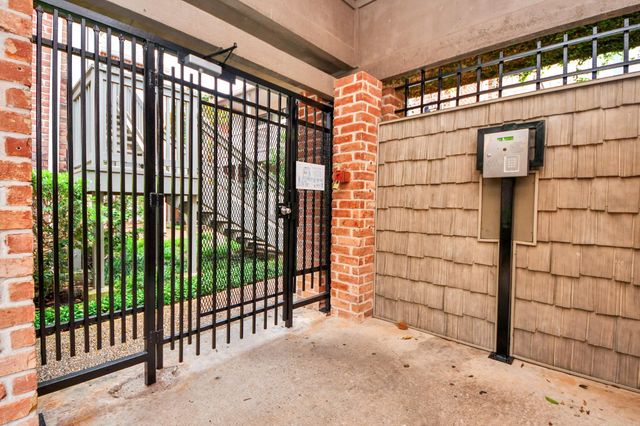 2829 Timmons Lane 201, Houston, TX 77027