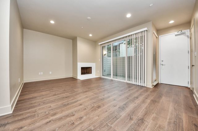 2829 Timmons Lane 201, Houston, TX 77027