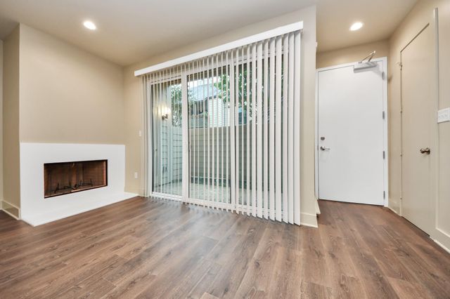 2829 Timmons Lane 201, Houston, TX 77027