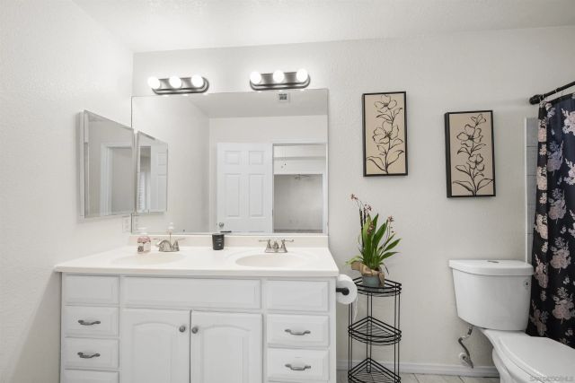 7944 Tinaja Ln, San Diego, CA 92139