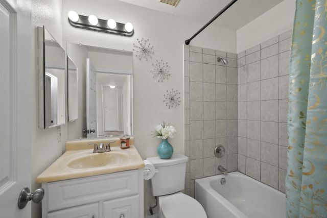 7944 Tinaja Ln, San Diego, CA 92139