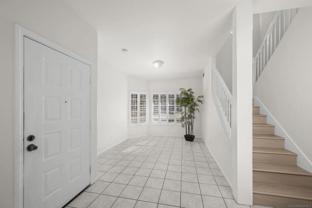 7944 Tinaja Ln, San Diego, CA 92139