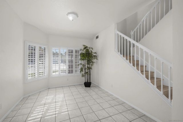 7944 Tinaja Ln, San Diego, CA 92139