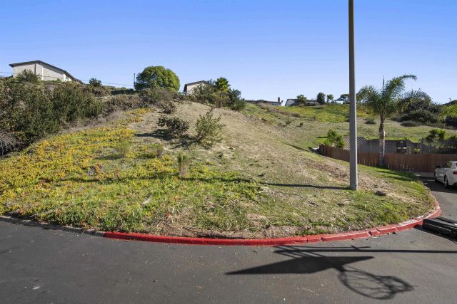 7944 Tinaja Ln, San Diego, CA 92139