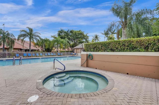 9743 Malvern Dr, Tamarac, FL 33321