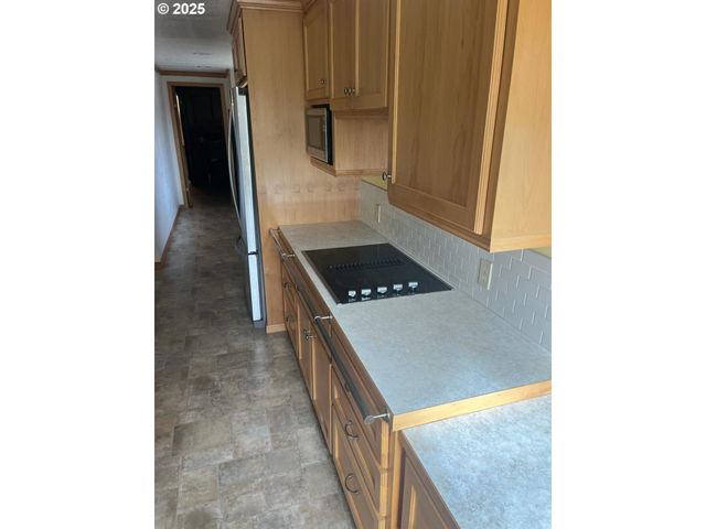 355 W WASHINGTON St, Athena, OR 97813