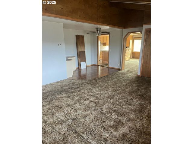 355 W WASHINGTON St, Athena, OR 97813