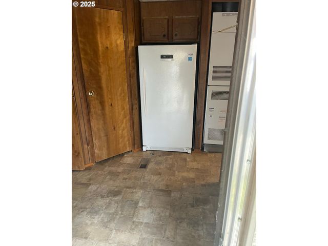 355 W WASHINGTON St, Athena, OR 97813