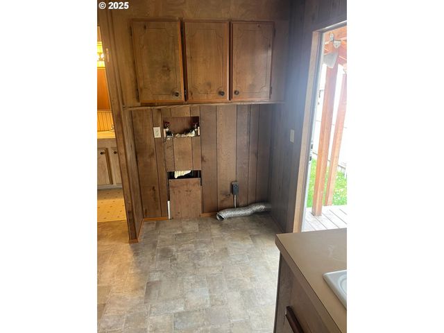 355 W WASHINGTON St, Athena, OR 97813