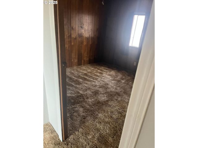 355 W WASHINGTON St, Athena, OR 97813