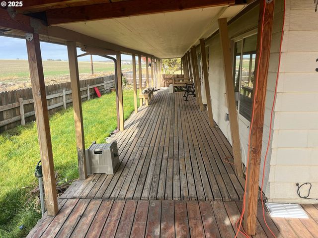 355 W WASHINGTON St, Athena, OR 97813